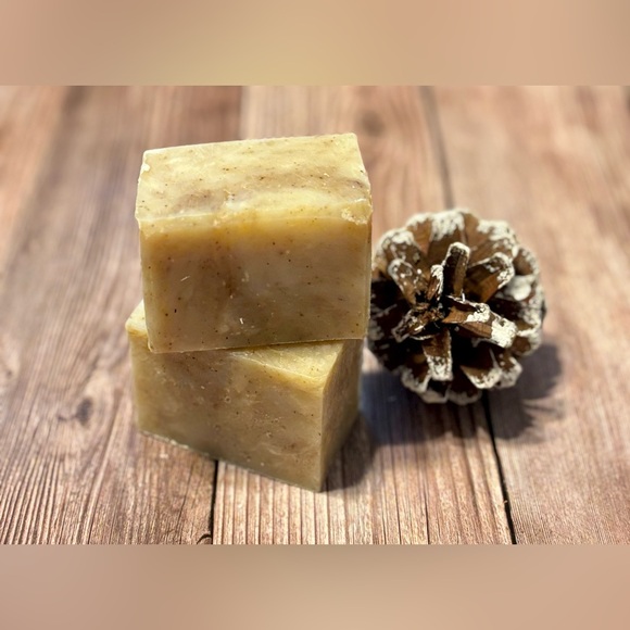 Hand crafted all natural cinnamon nutmeg soap and mini goat milk soap set - Picture 4 of 4